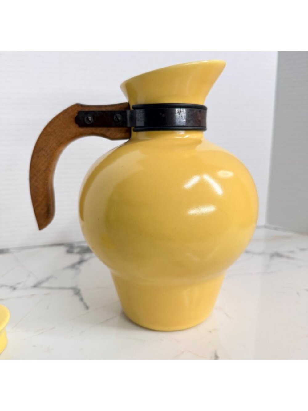 Vintage Pacific Pottery Arcadia Yellow Coffee Carafe Pitcher E29 Wood Handle MCM